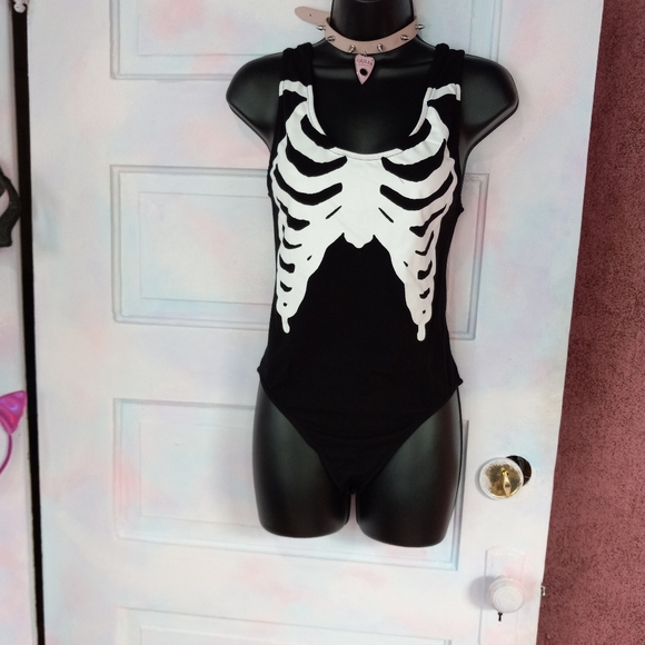 Bad To The Bone Iron Fist ribcage bodysuit! Nwt so forkin rad 🤘 - Picture 3 of 9